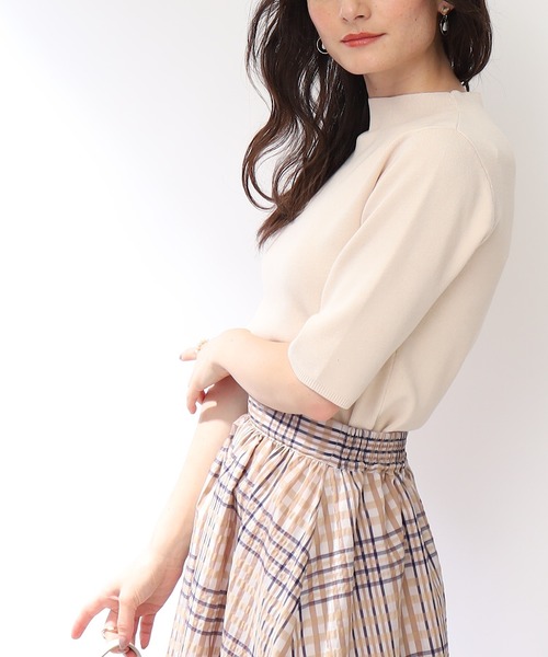 couture brooch(クチュールブローチ)の「◆【新色追加!ひとさじの甘さを足す】バックフェイクパール5分袖ニット(ニット/セーター・レディース・ブラック/ブラウン系その他/ベビーピンク/オフホワイト/ブラック系7/グリーン系5/ベージュ系7/アイボリー系7・38/42/40)」の6枚目の写真