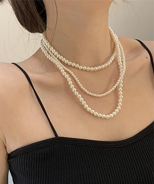 Fun & Daily（ファンアンドデイリー）の「F&D : 3連パールネックレス（ネックレス・レディース・ホワイト・FREE）」の3枚目の写真