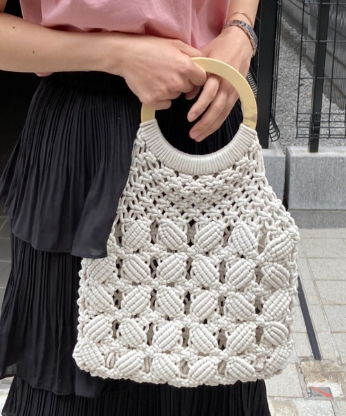 ｔｏｌｅｎｅ（トレネ）の「サークルハンドルペーパーバッグ（ハンドバッグ・レディース・オフホワイト/ブラウン・ONE SIZE）」の14枚目の写真