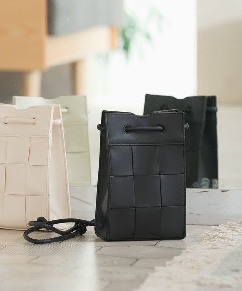 URBAN RESEARCH ROSSO WOMEN（アーバンリサーチ　ロッソ）の「メッシュショルダーバッグ（ショルダーバッグ・レディース・オフホワイト/ブラック・-）」の2枚目の写真