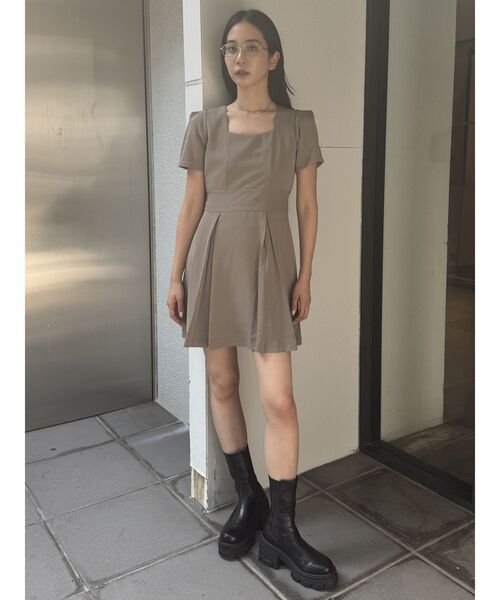 EMODA(エモダ)の「パネルプリーツミニワンピース(ワンピース・レディース・ブラック/ベージュ/ブルー/その他・FREE)」の6枚目の写真