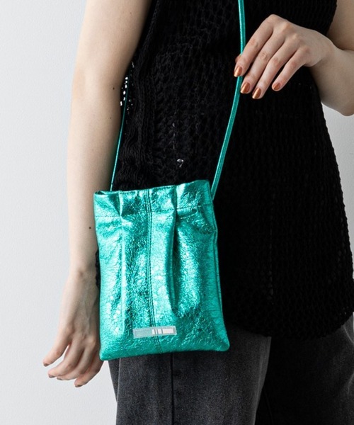 COLONY 2139（コロニートゥーワンスリーナイン）の「メタリックフェイクレザースマホショルダーバッグ（ショルダーバッグ・レディース・グリーン/ブラック/シルバー・FREE）」の2枚目の写真
