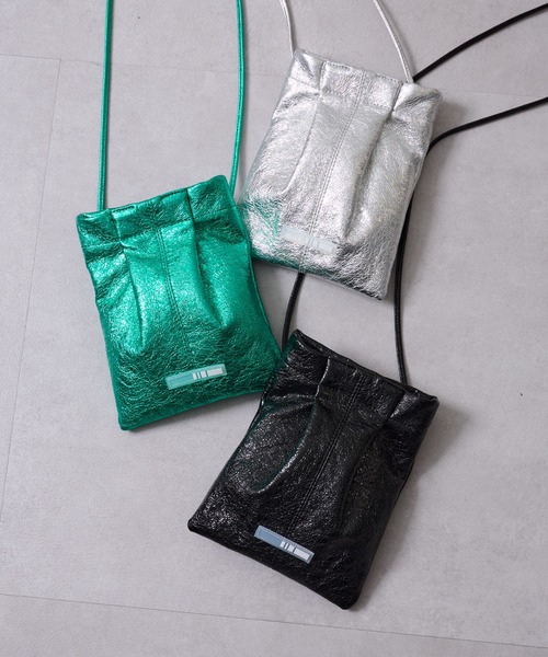 COLONY 2139（コロニートゥーワンスリーナイン）の「メタリックフェイクレザースマホショルダーバッグ（ショルダーバッグ・レディース・グリーン/ブラック/シルバー・FREE）」の4枚目の写真