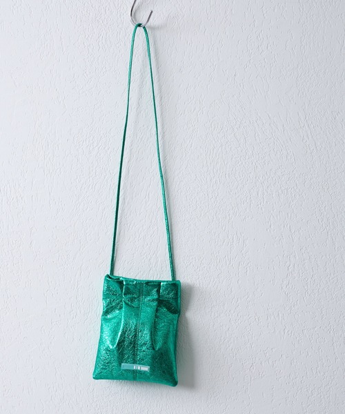 COLONY 2139（コロニートゥーワンスリーナイン）の「メタリックフェイクレザースマホショルダーバッグ（ショルダーバッグ・レディース・グリーン/ブラック/シルバー・FREE）」の22枚目の写真