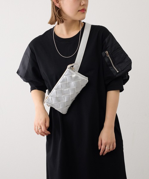 Pal collection(パルコレクション)の「メッシュボディウォレットバック(ボディバッグ/ウエストポーチ・レディース・シルバー/ブラック・FREE)」の4枚目の写真
