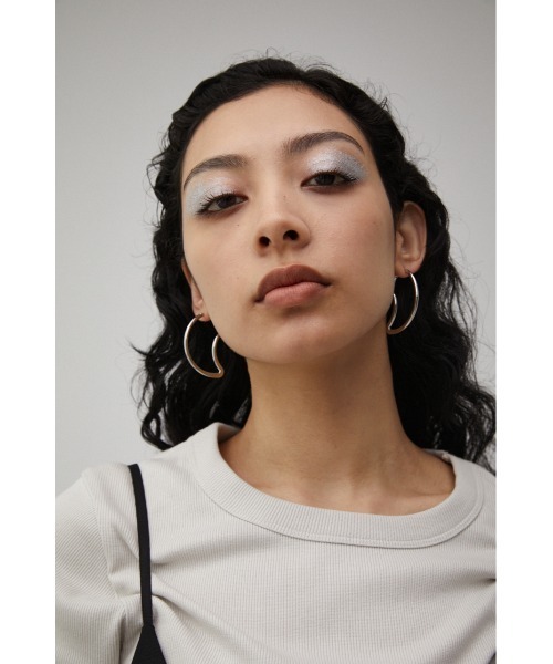 AZUL by moussy(アズールバイマウジー)の「CRESCENT MOON HOOP EARRINGS/クレセントムーンフープピアス(ピアス(両耳用)・レディース・シルバー/ゴールド系その他・FREE)」の6枚目の写真