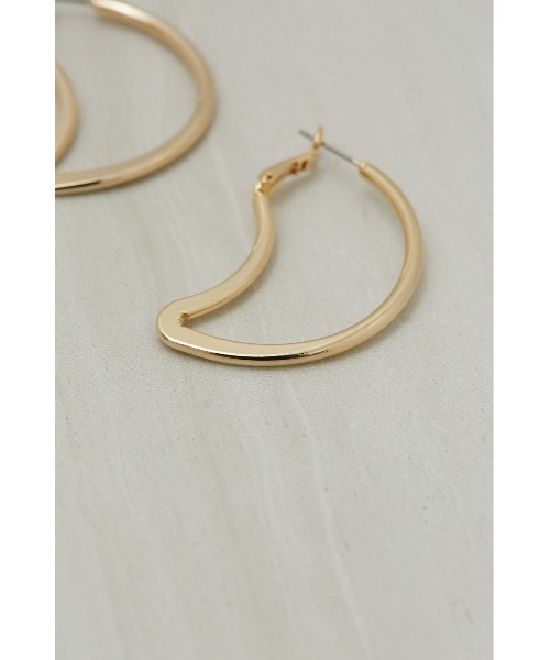 AZUL by moussy(アズールバイマウジー)の「CRESCENT MOON HOOP EARRINGS/クレセントムーンフープピアス(ピアス(両耳用)・レディース・シルバー/ゴールド系その他・FREE)」の7枚目の写真