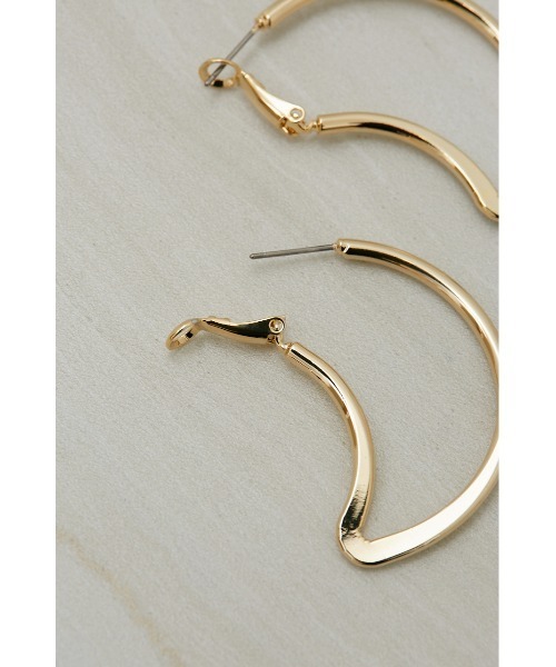 AZUL by moussy(アズールバイマウジー)の「CRESCENT MOON HOOP EARRINGS/クレセントムーンフープピアス(ピアス(両耳用)・レディース・シルバー/ゴールド系その他・FREE)」の8枚目の写真
