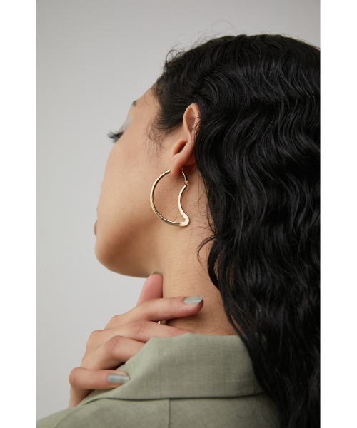 AZUL by moussy(アズールバイマウジー)の「CRESCENT MOON HOOP EARRINGS/クレセントムーンフープピアス(ピアス(両耳用)・レディース・シルバー/ゴールド系その他・FREE)」の9枚目の写真