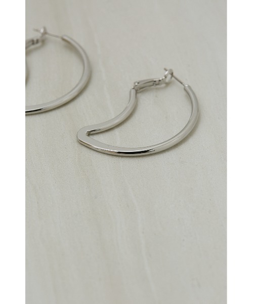 AZUL by moussy(アズールバイマウジー)の「CRESCENT MOON HOOP EARRINGS/クレセントムーンフープピアス(ピアス(両耳用)・レディース・シルバー/ゴールド系その他・FREE)」の3枚目の写真