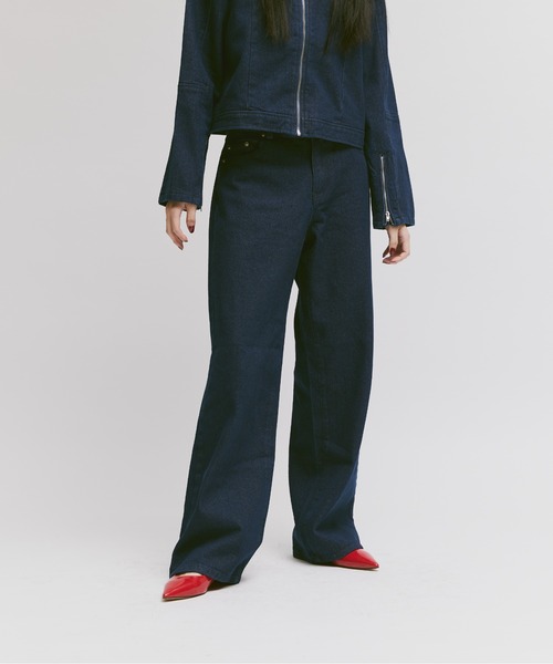 FEKETE（フェケテ）の「DENIM WIDE PANTS (SET-UP) / デニムバギーパンツ（セットアップ対応）（デニムパンツ・レディース・ブルー・SMALL/MEDIUM/LARGE）」の5枚目の写真