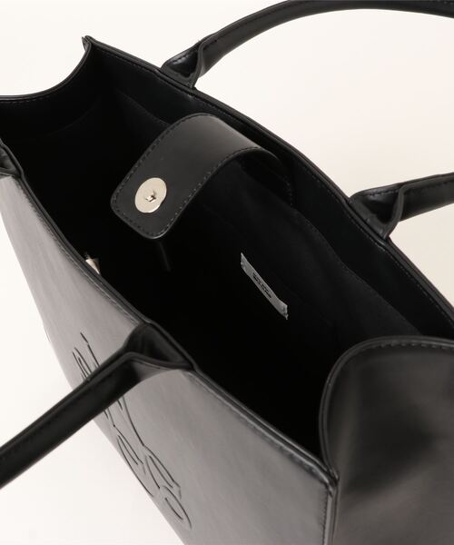 one after another NICE CLAUP(ワンアフターアナザーナイスクラップ)の「A4サイズ収納/ロゴモチーフエンボストートバッグ(トートバッグ・レディース・ベージュ/アイボリー/ブラック・FREE)」の6枚目の写真