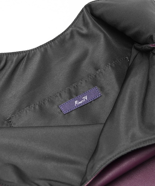 MinoriTY（マイノリティ）の「【MinoriTY】シンセティックレザー２WAYマルシェバッグ ショルダーバッグ トートバッグ メンズ ウィメンズ ユニセックス（トートバッグ・メンズ・グレー/ブラック/パープル・FREE）」の7枚目の写真