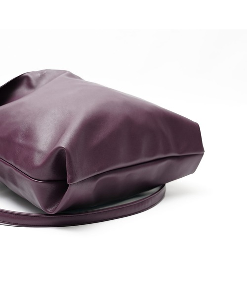 MinoriTY（マイノリティ）の「【MinoriTY】シンセティックレザー２WAYマルシェバッグ ショルダーバッグ トートバッグ メンズ ウィメンズ ユニセックス（トートバッグ・メンズ・グレー/ブラック/パープル・FREE）」の10枚目の写真