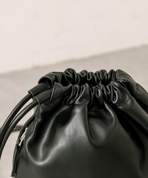 loti（ロティ）の「loti 巾着ショルダーBAG（ショルダーバッグ・レディース・グリーン/オフホワイト/ブラック・ONE SIZE）」の21枚目の写真