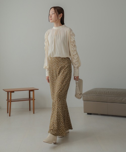 Bab（バブ）の「袖ギャザープチハイブラウス（シャツ/ブラウス・レディース・アイボリー/ブラック/ブラウン・M）」の5枚目の写真