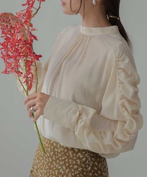 Bab（バブ）の「袖ギャザープチハイブラウス（シャツ/ブラウス・レディース・アイボリー/ブラック/ブラウン・M）」の6枚目の写真