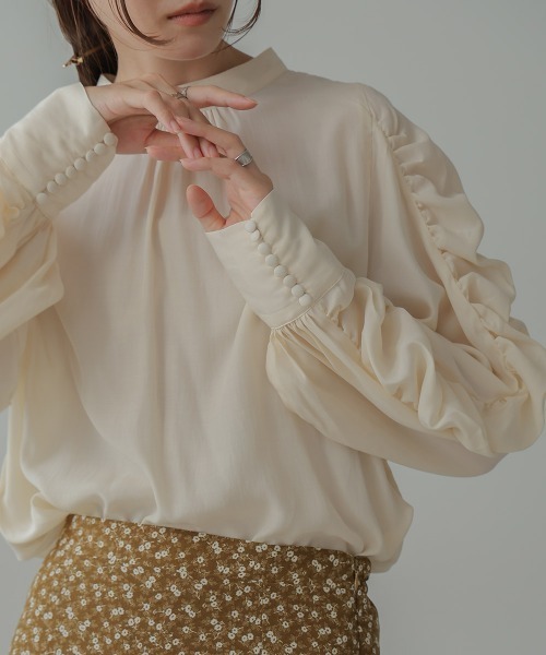 Bab（バブ）の「袖ギャザープチハイブラウス（シャツ/ブラウス・レディース・アイボリー/ブラック/ブラウン・M）」の8枚目の写真