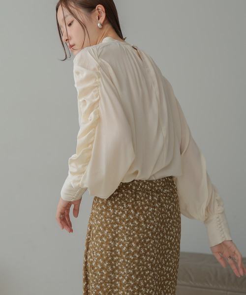 Bab（バブ）の「袖ギャザープチハイブラウス（シャツ/ブラウス・レディース・アイボリー/ブラック/ブラウン・M）」の11枚目の写真