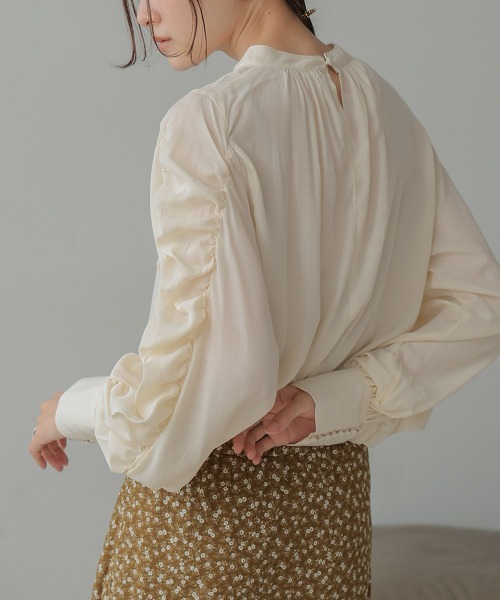 Bab（バブ）の「袖ギャザープチハイブラウス（シャツ/ブラウス・レディース・アイボリー/ブラック/ブラウン・M）」の12枚目の写真