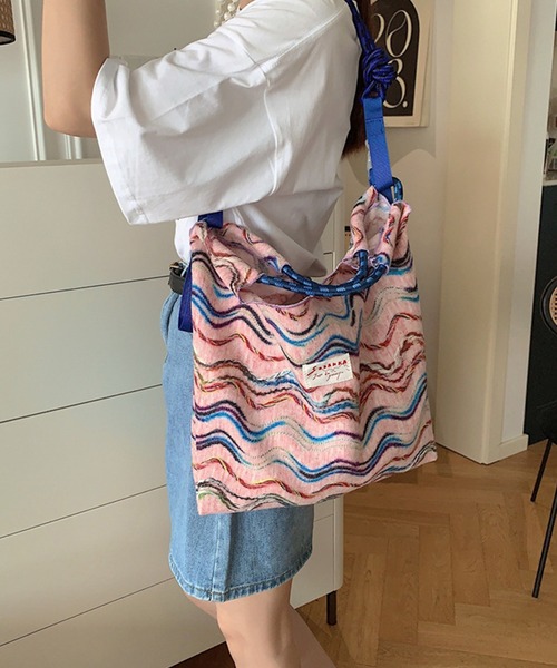 トートバッグ by FAR Lilac leather Cosmo handbag (23CRCMSADAWPSMA DAW) by FAR Lilac leather Cosmo handbag (23CRCMSADAWPSMA DAW) (by