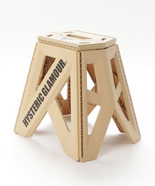 HYSTERIC GLAMOUR（ヒステリックグラマー）の「TRIANGLE WOMAN フォーダブルチェア39cm（家具・メンズ・カーキ/ベージュ/ブラック・FREE）」の4枚目の写真