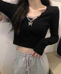 shopnikoniko（ショップニコニコ）の「ロングTシャツ バタフライ チャーム付き ショート丈（Tシャツ/カットソー・レディース）」