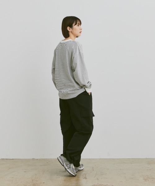 flaner（フラネ）の「Loose micro border long tee / ルーズマイクロボーダーロンT（Tシャツ/カットソー・レディース・ホワイト/ネイビー・LARGE/MEDIUM）」の16枚目の写真