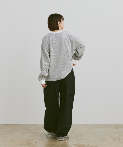 flaner（フラネ）の「Loose micro border long tee / ルーズマイクロボーダーロンT（Tシャツ/カットソー・レディース・ホワイト/ネイビー・LARGE/MEDIUM）」の17枚目の写真