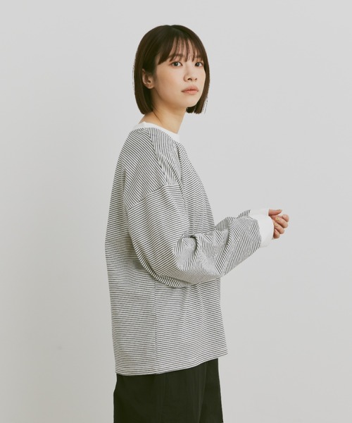 flaner（フラネ）の「Loose micro border long tee / ルーズマイクロボーダーロンT（Tシャツ/カットソー・レディース・ホワイト/ネイビー・LARGE/MEDIUM）」の6枚目の写真