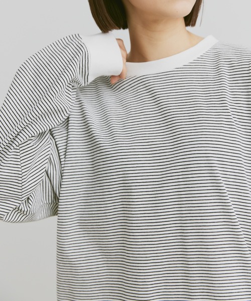flaner（フラネ）の「Loose micro border long tee / ルーズマイクロボーダーロンT（Tシャツ/カットソー・レディース・ホワイト/ネイビー・LARGE/MEDIUM）」の10枚目の写真