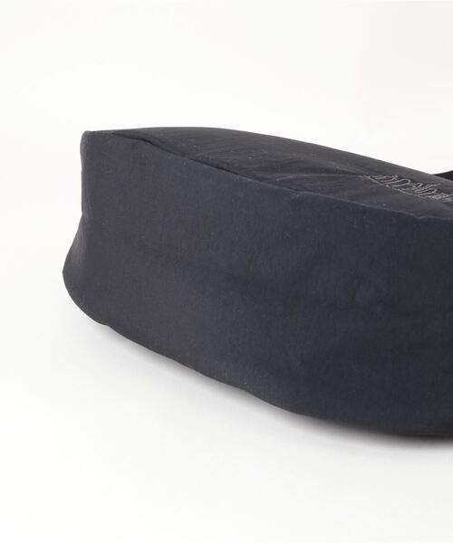 Manhattan Portage（マンハッタンポーテージ）の「Kings Crescent Bag Padded Nylon Taffeta（ショルダーバッグ・メンズ・ブラック/オリーブ・MEDIUM）」の18枚目の写真