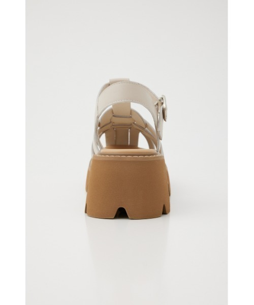 STACCATO(スタッカート)の「ネルトボリュームフィッシャーマン(サンダル・レディース・ホワイト/ブラック・23cm/23.5cm/24.5cm/24cm/22.5cm)」の14枚目の写真