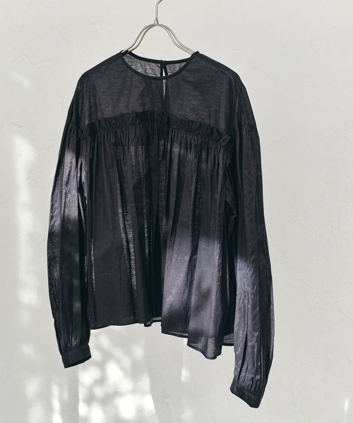 Spick & Span（スピックアンドスパン）の「ギャザーボリュームクロップドブラウス（シャツ/ブラウス・レディース・ブラック/ホワイト/オレンジ・FREE）」の3枚目の写真