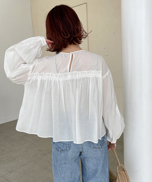 Spick & Span（スピックアンドスパン）の「ギャザーボリュームクロップドブラウス（シャツ/ブラウス・レディース・ブラック/ホワイト/オレンジ・FREE）」の16枚目の写真