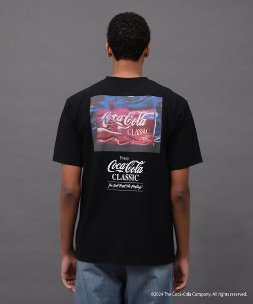 AVIREX（アヴィレックス）の「AVIREX / Coca-Cola 90s PHOTO T-SHIRT（Tシャツ/カットソー・メンズ・ブラック/ホワイト・MEDIUM/LARGE/X-LARGE/XX-LARGE）」の14枚目の写真