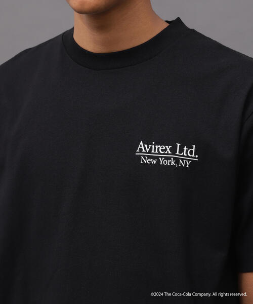 AVIREX（アヴィレックス）の「AVIREX / Coca-Cola 90s PHOTO T-SHIRT（Tシャツ/カットソー・メンズ・ブラック/ホワイト・MEDIUM/LARGE/X-LARGE/XX-LARGE）」の15枚目の写真