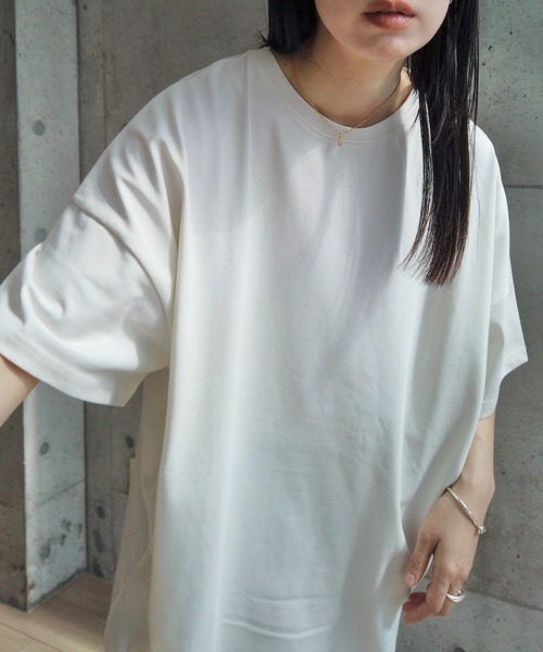 y/m by RIKA(イムバイリカ)の「【選べる丈感】オーバーTシャツ(Tシャツ/カットソー・レディース・アイボリー/ブラック/ライトイエロー・MEDIUM/SMALL)」の4枚目の写真