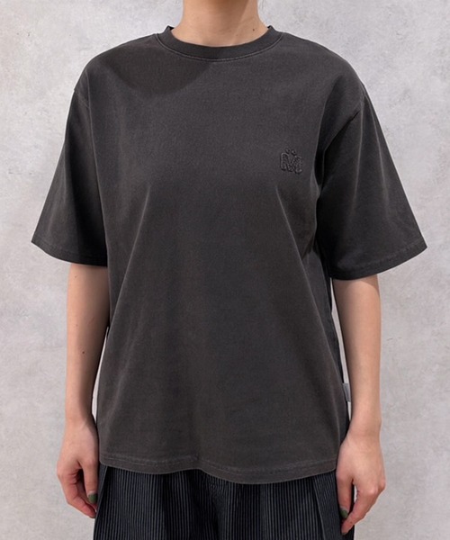 MUHET（ミュエータ）の「トモジロゴピグメントTシャツ（Tシャツ/カットソー・レディース・チャコールグレー/イエロー系その他/ネイビー・MEDIUM/X-LARGE）」の7枚目の写真