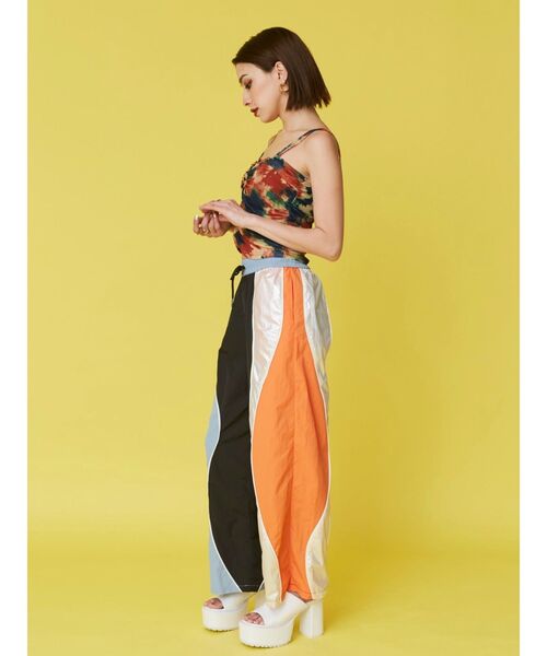 EVRIS（エヴリス）の「カラーブロッキングトラックパンツ（その他パンツ・レディース・ブラック/ネイビー・FREE）」の18枚目の写真