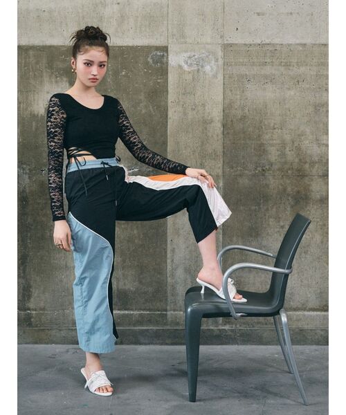 EVRIS（エヴリス）の「カラーブロッキングトラックパンツ（その他パンツ・レディース・ブラック/ネイビー・FREE）」の22枚目の写真