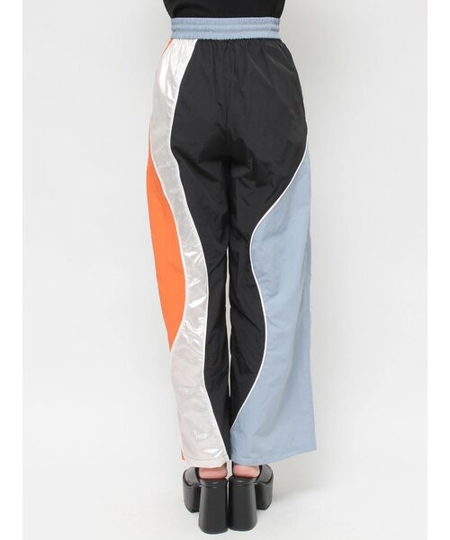 EVRIS（エヴリス）の「カラーブロッキングトラックパンツ（その他パンツ・レディース・ブラック/ネイビー・FREE）」の4枚目の写真