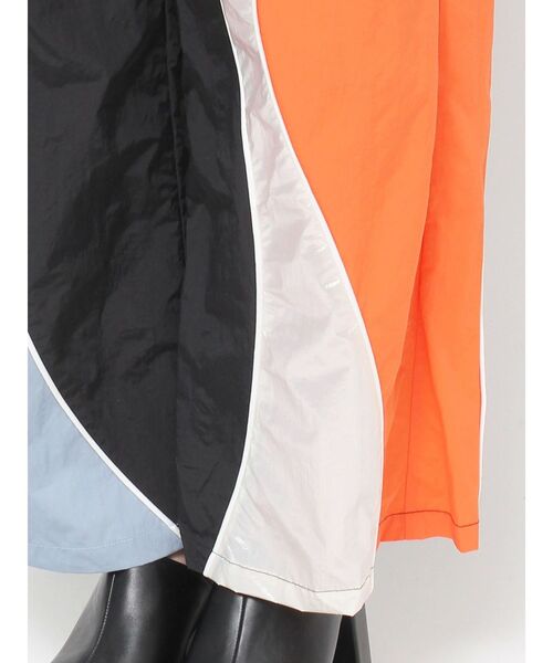 EVRIS（エヴリス）の「カラーブロッキングトラックパンツ（その他パンツ・レディース・ブラック/ネイビー・FREE）」の7枚目の写真