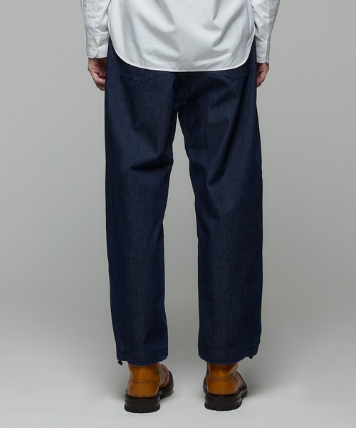 COMME des GARCONS HOMME（コム デ ギャルソン・オム）の「デニム ラミネート加工 イージーパンツ（デニムパンツ・メンズ・インディゴブルー・L/M/S）」の5枚目の写真