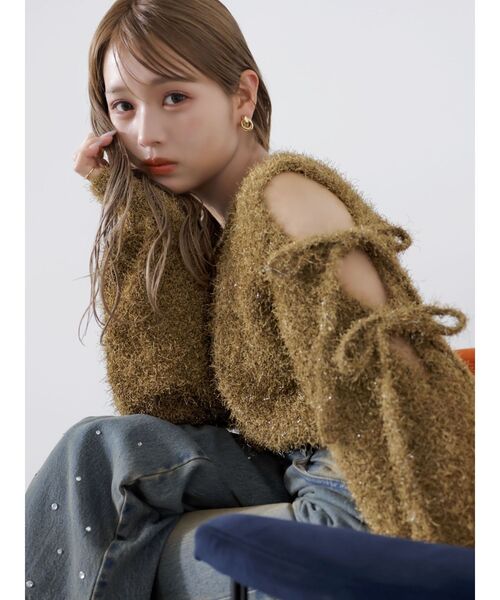 dazzlin(ダズリン)の「【流那(ばんばんざい)コラボ】オープンスリーブシャギーニットトップス(ニット/セーター・レディース・カーキ/ブルー/レッド/ブラウン・FREE)」の5枚目の写真