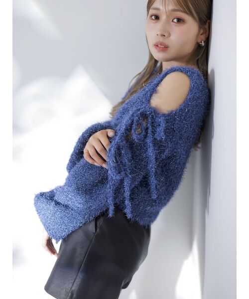 dazzlin(ダズリン)の「【流那(ばんばんざい)コラボ】オープンスリーブシャギーニットトップス(ニット/セーター・レディース・カーキ/ブルー/レッド/ブラウン・FREE)」の13枚目の写真