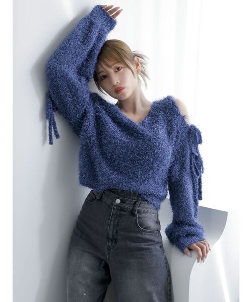 dazzlin(ダズリン)の「【流那(ばんばんざい)コラボ】オープンスリーブシャギーニットトップス(ニット/セーター・レディース・カーキ/ブルー/レッド/ブラウン・FREE)」の15枚目の写真