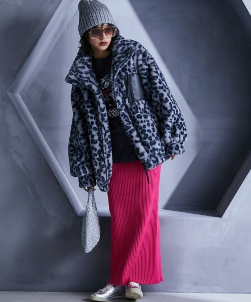 GEVS.(ジェイヴィス)の「綿100%グラフィックプリントロングスリーブTシャツ <大きいサイズ有>GEVS.(Tシャツ/カットソー・レディース・チャコール/ベージュ系・M/5L/4L/3L/LL/L)」の9枚目の写真