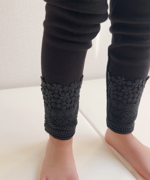 Rora(ローラ)の「ヴィクトリアン レギンス 3色 アイボリー グレー ブラック(レギンス/スパッツ・キッズ・アイボリー/ブラック/グレー・150/140/130/120/110)」の1枚目の写真