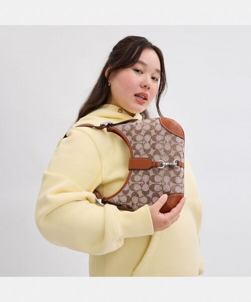 【COACH】ハンプトンズ ホーボーバッグ クリスタルジャカード ハンプトンズ ホーボー バッグ・クリスタル シグネチャー ジャ